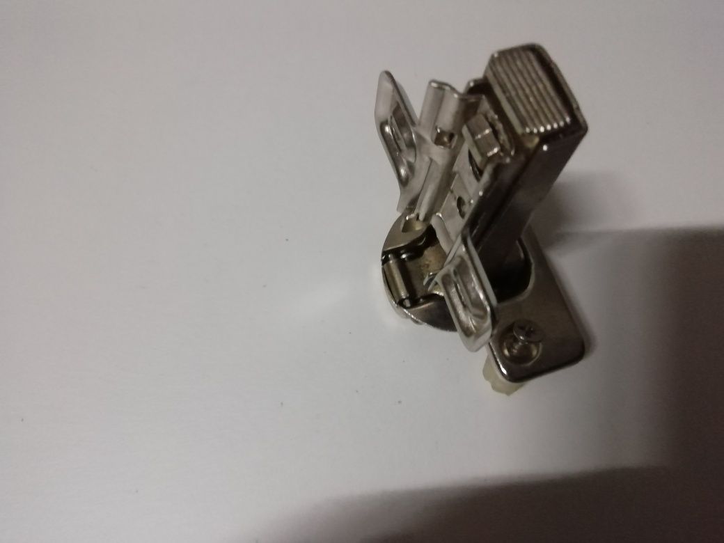 Dobradiças, para portas, de cozinha.