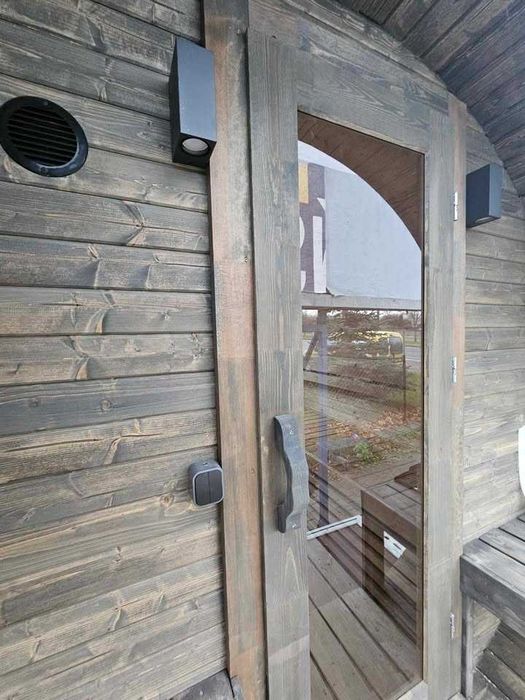 Mobilna Sauna Beczka zadymiony siwy z piecem opalanym drewnem panorama