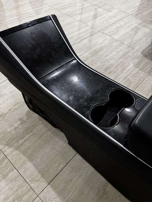 Консоль (тунель) Tesla model 3 Gen 1 (2018)
