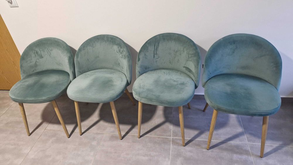 Conjunto de 4 cadeiras da marca Kasa