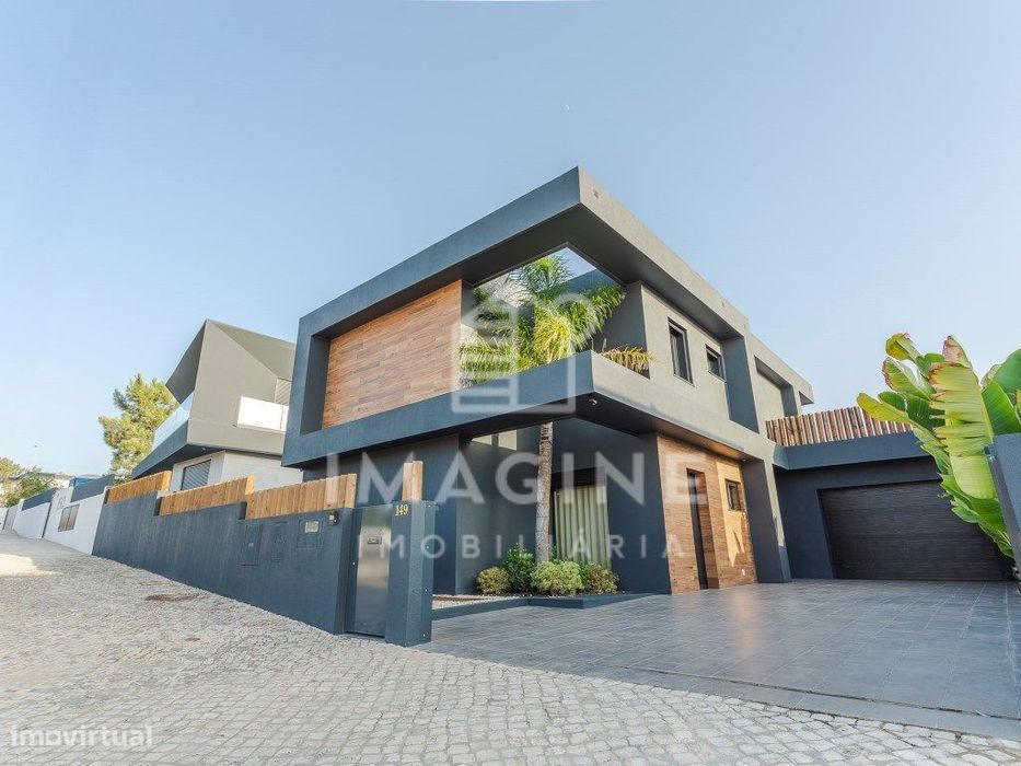 Moradia V2 com possibilidade de passar a V3, de Arquitetura Moderna...
