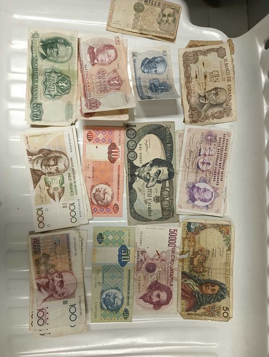 Notas e moedas antigas