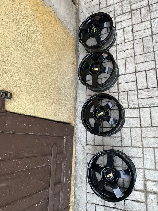 Felgi 16 cali 5x114.3 ET45 Niemiecki producent znaczki BBS czarne