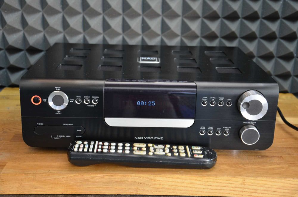 Amplituner NAD VISO FIVE 5.1 + pilot