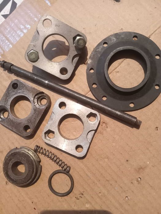 Диск сцепл. К-750,МТ,вилка кардана,серьги коляски М-72,детали тормоза.