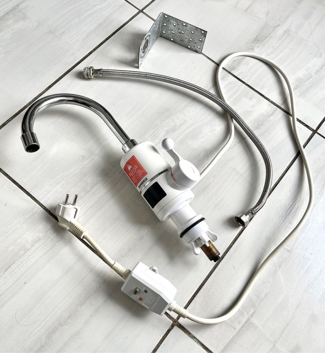 Водонагрівач водонагреватель Grunhelm + шланг + кріплення