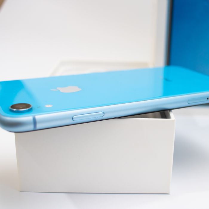 iPhone XR на 128 ГБ АКБ 100% айфон