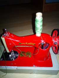 детская швейная машинка игрушка на запчасти СССР