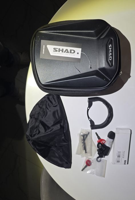 Сумка на бак SHAD E091CL Click System Dual Lockable