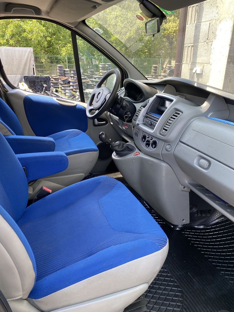 Opel Vivaro LONG Westfalia 2,0 CDTI 2012r. Import Niemcy 8-osób