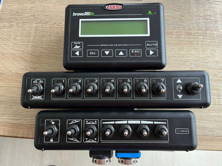 Opryskiwacz polowy ciągany Bury Pelikan 2300 belka 21 m 4HP