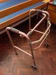 Andarilho com rodas Orthotic, pouco uso