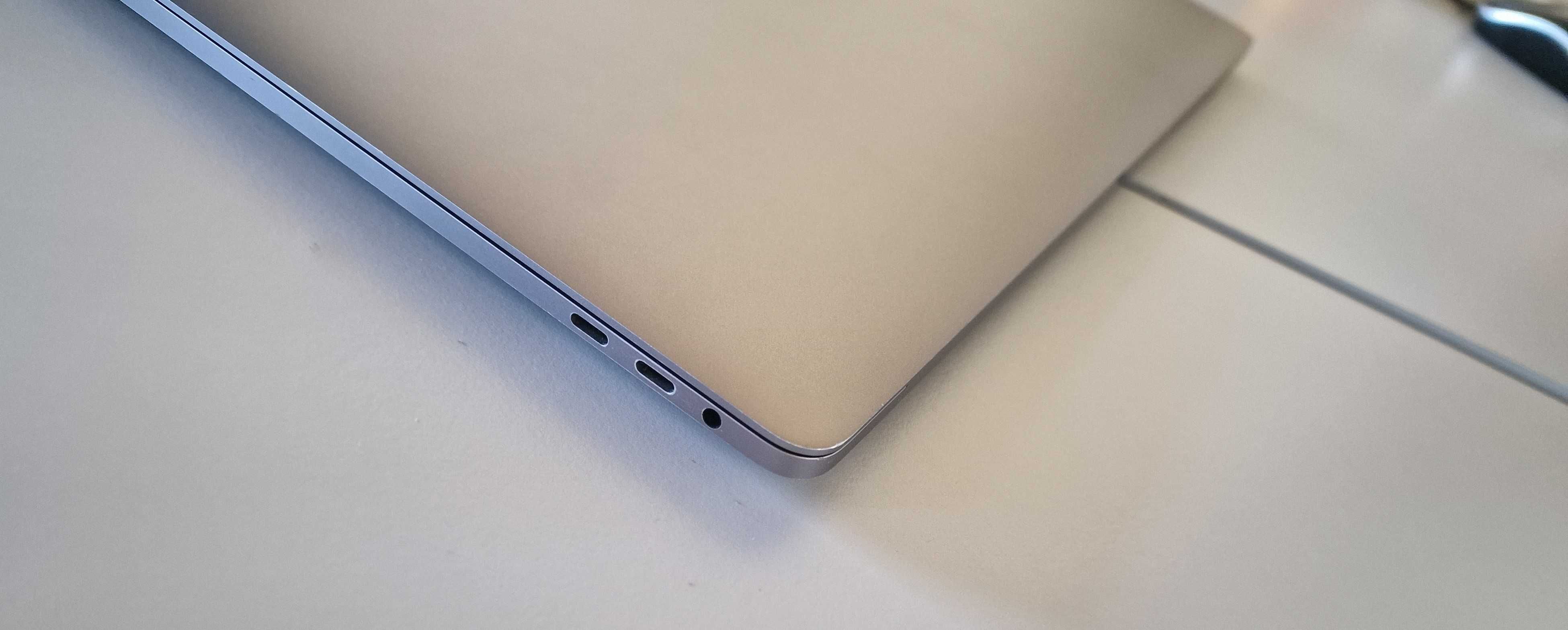 MacBook Pro 15.1" i7 16Gb A1990 TouchPad Parametrizável