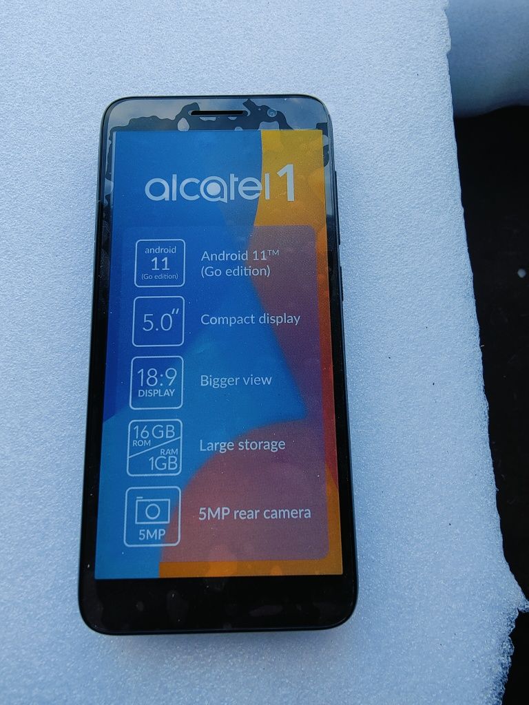 Alcatel 1 простенький дешевий смартфон, на android GO