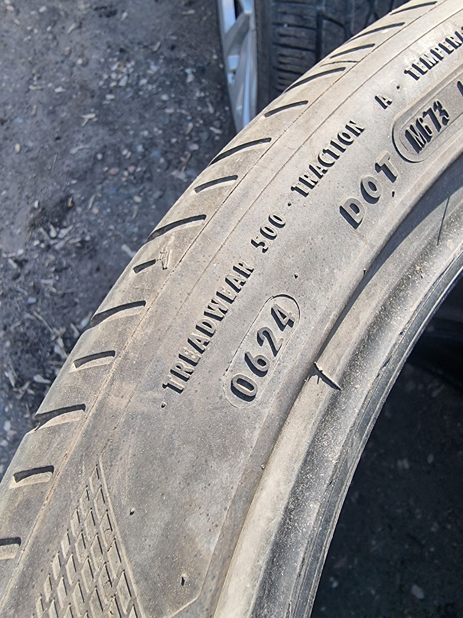 Резина, шини 255/40R20
