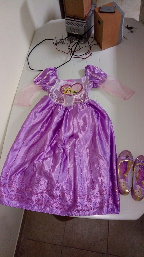 Vestido princesa Disney Rapunzel 5/6 anos c sapatos