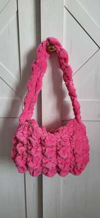 Różowa torebka faktura marszczona aksamitna materiałowa na ramię shein