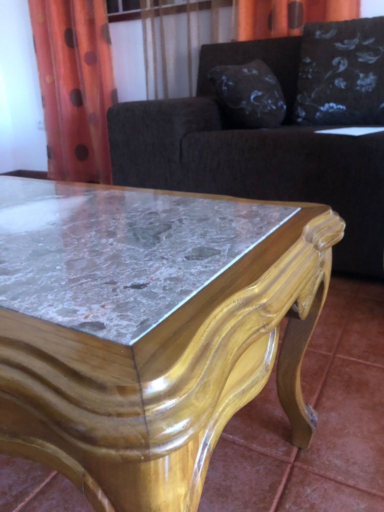 Ótima mesa de sala