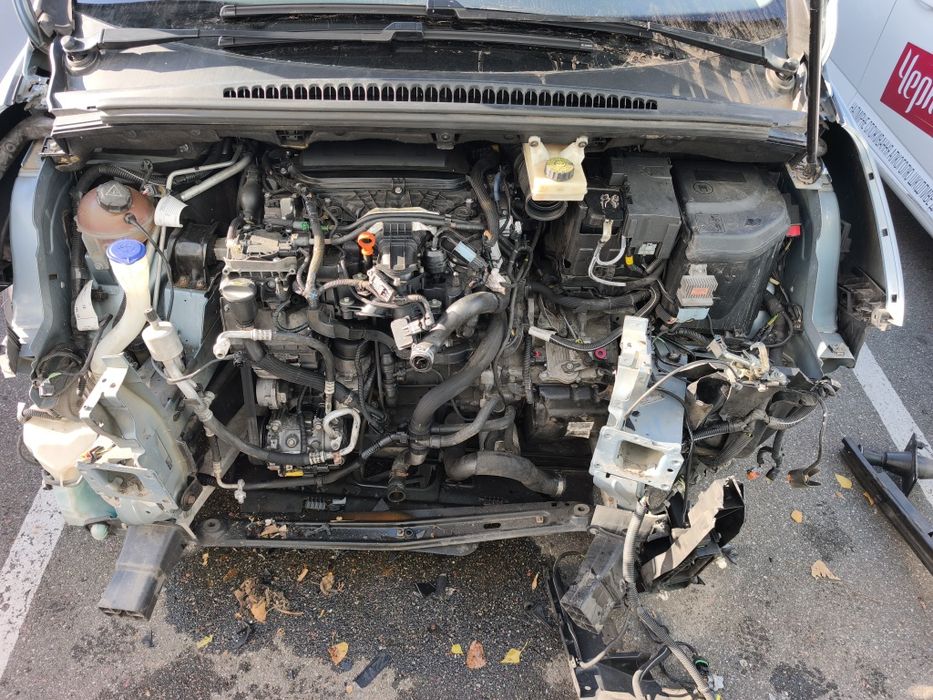 Продам Пежо 5008  2011г. после ДТП.