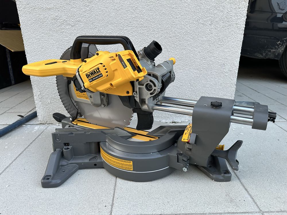 Пила торцювальна акумуляторна FLEXVOLT DeWALT DCS781
