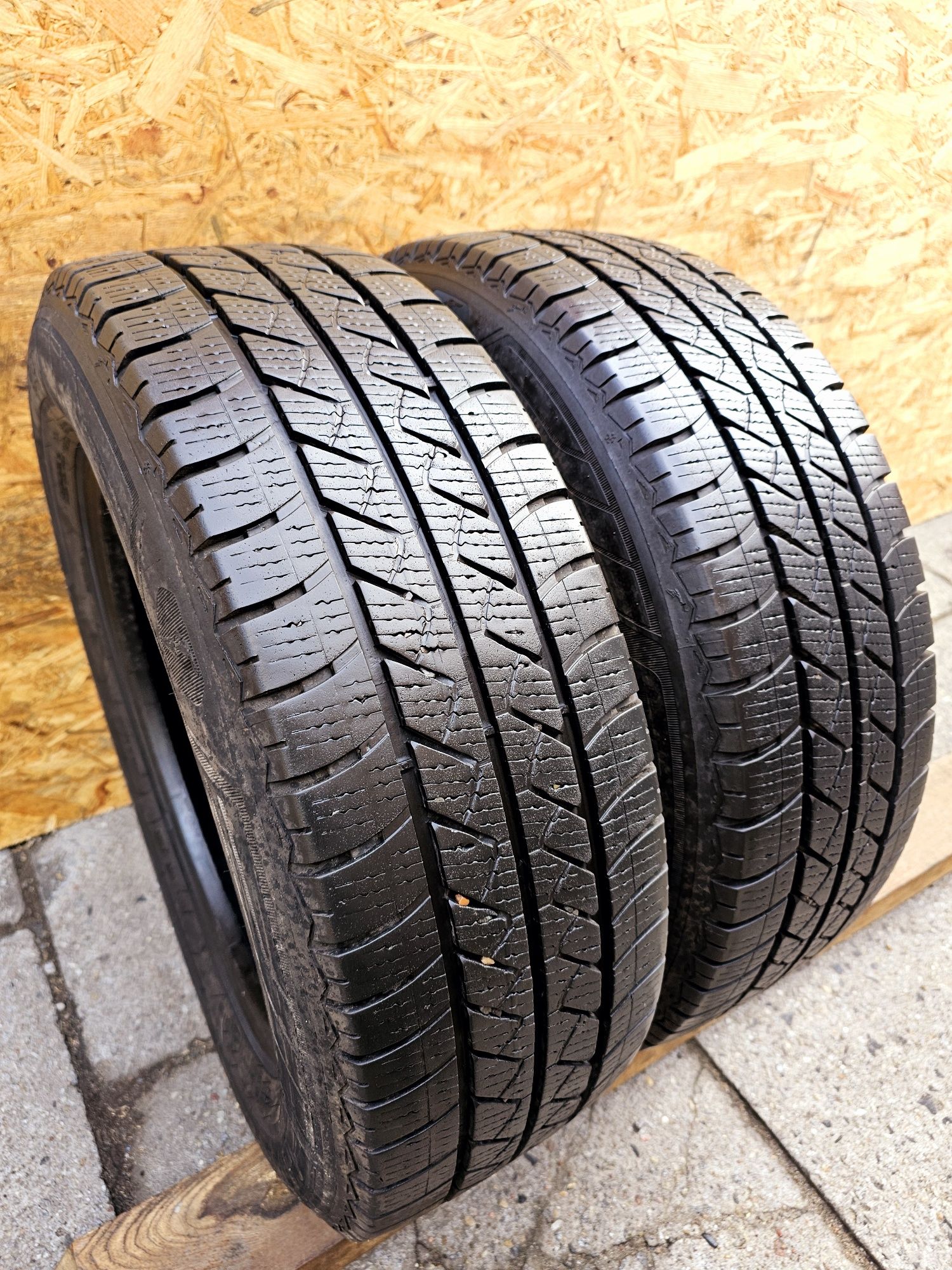 BDB Stan!!  7,4mm. 205/65 r16C Goodyear Vector 4Seasons Cargo