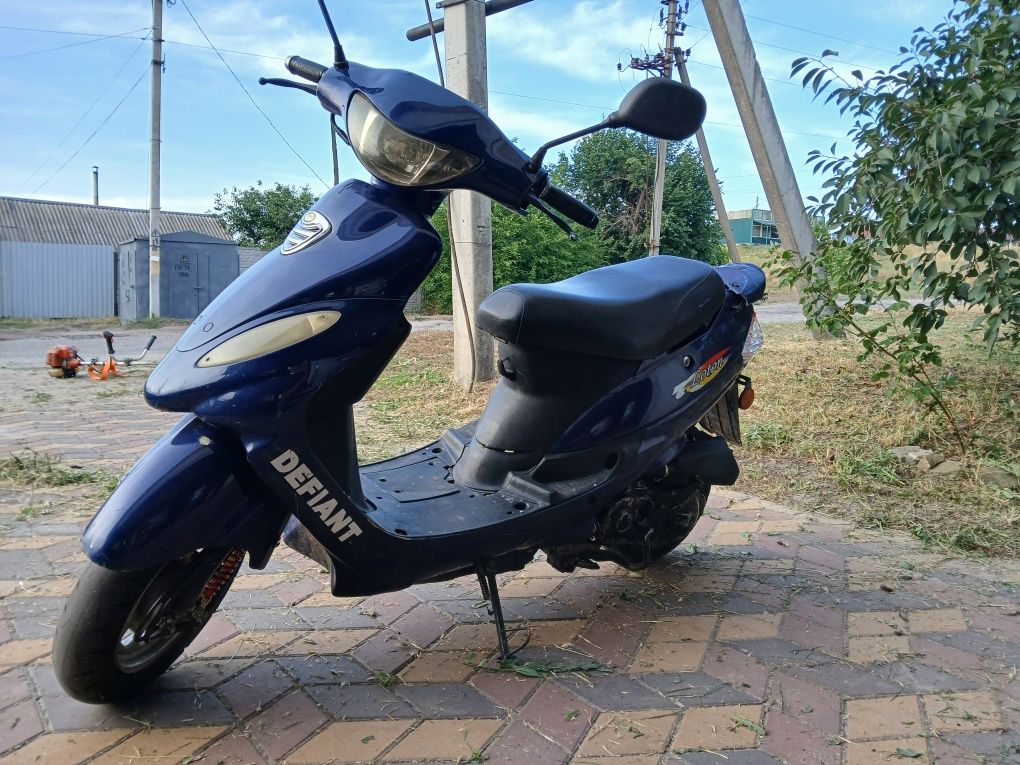 Продам скутер DEFIANT