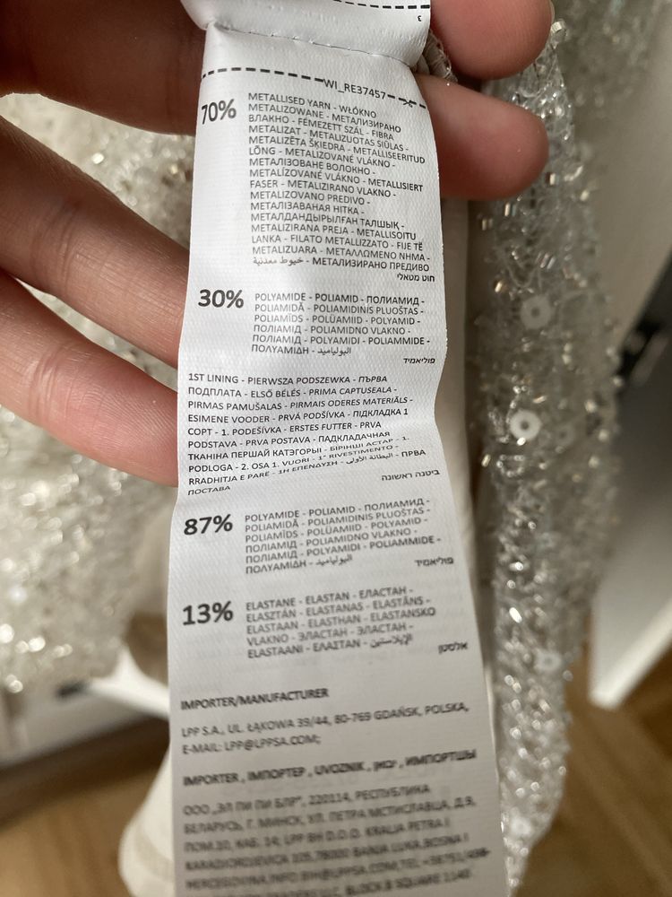 Nowa, długa sukienka ze zdobieniami Reserved