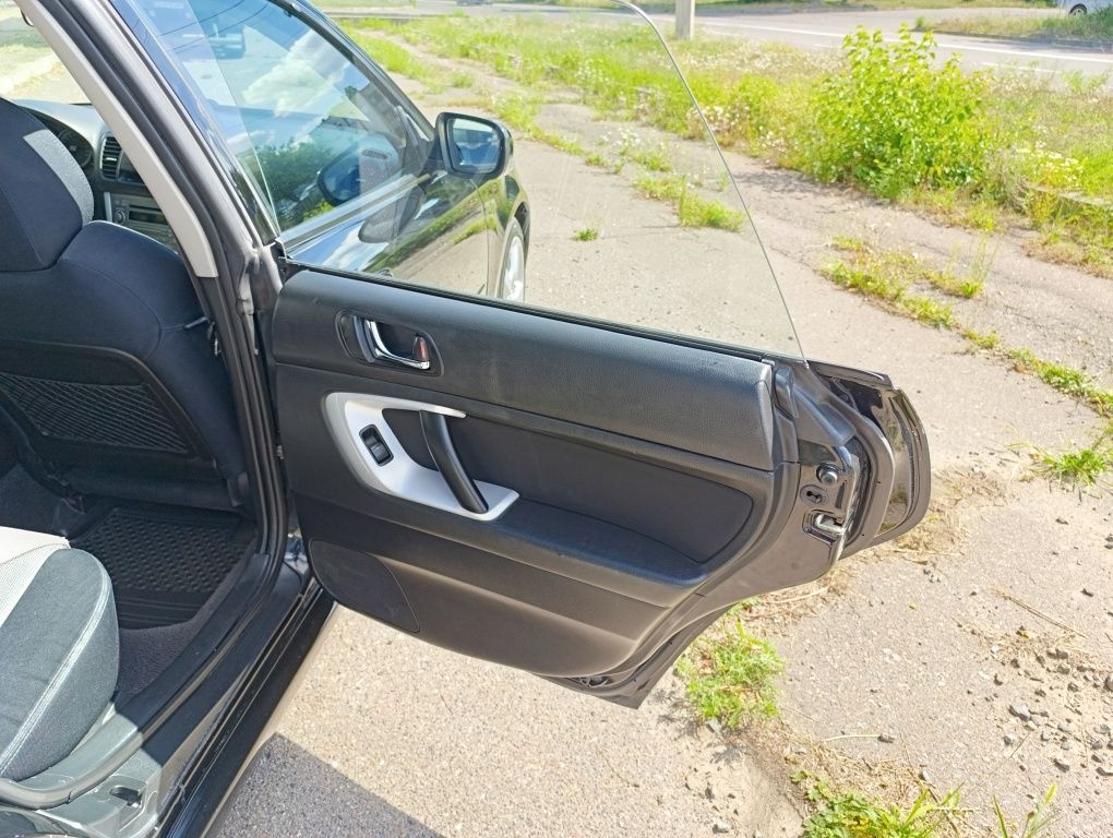 Subaru legacy автомат, повний привід, нова резина