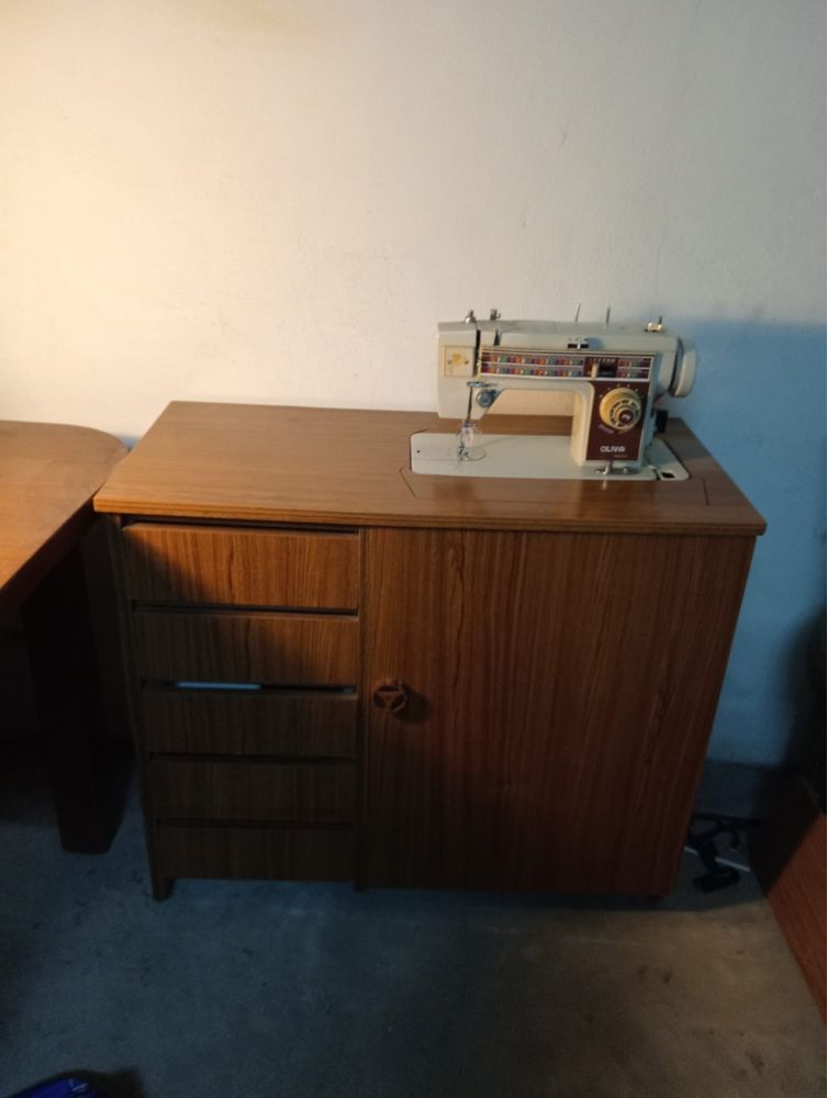 Máquina de Costura Oliva antiga