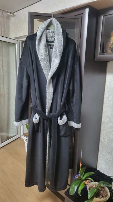 Дуже теплий велюровий халат.