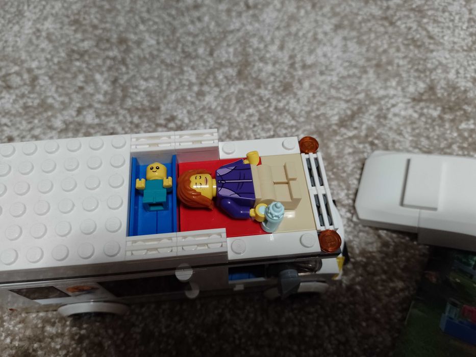 Klocki Lego zestaw 60283 Wakacyjny Kamper