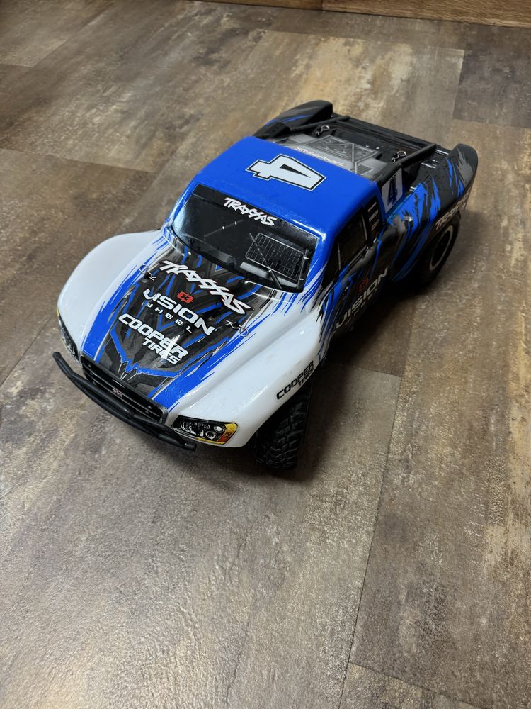 Auto rc na pilota traxxas slash 4x4 1/10