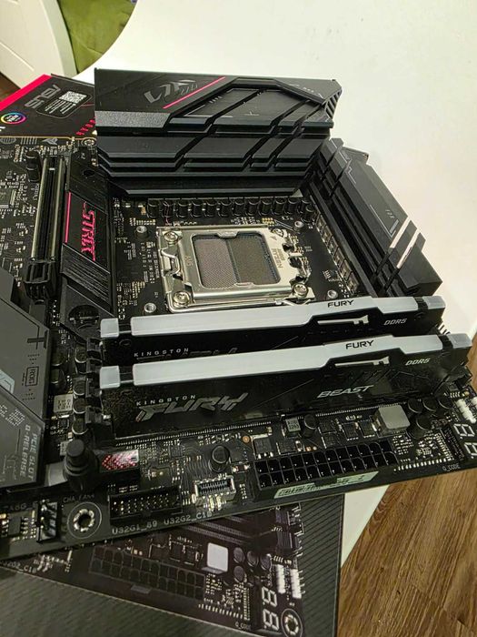 Материнська плата ASUS Rog STRIX B650e-e WIFI