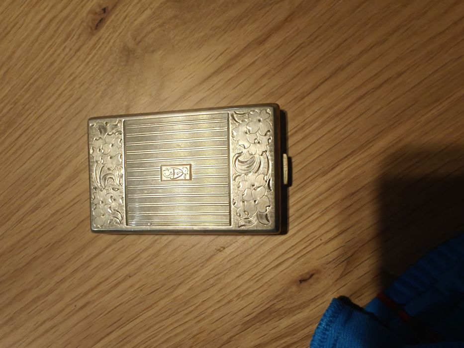 Papierośnica srebrna