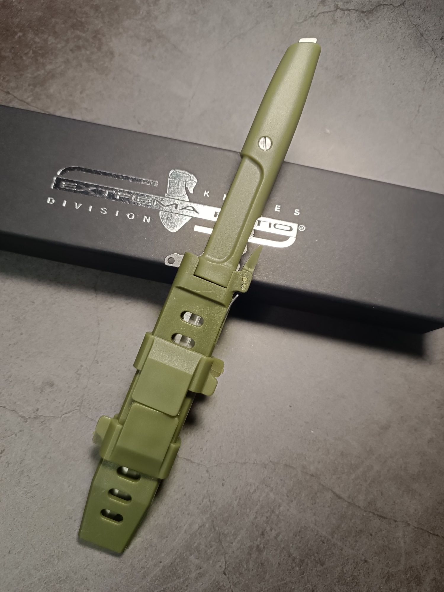 Нож Extrema Ratio knives division "Реквием" Олива