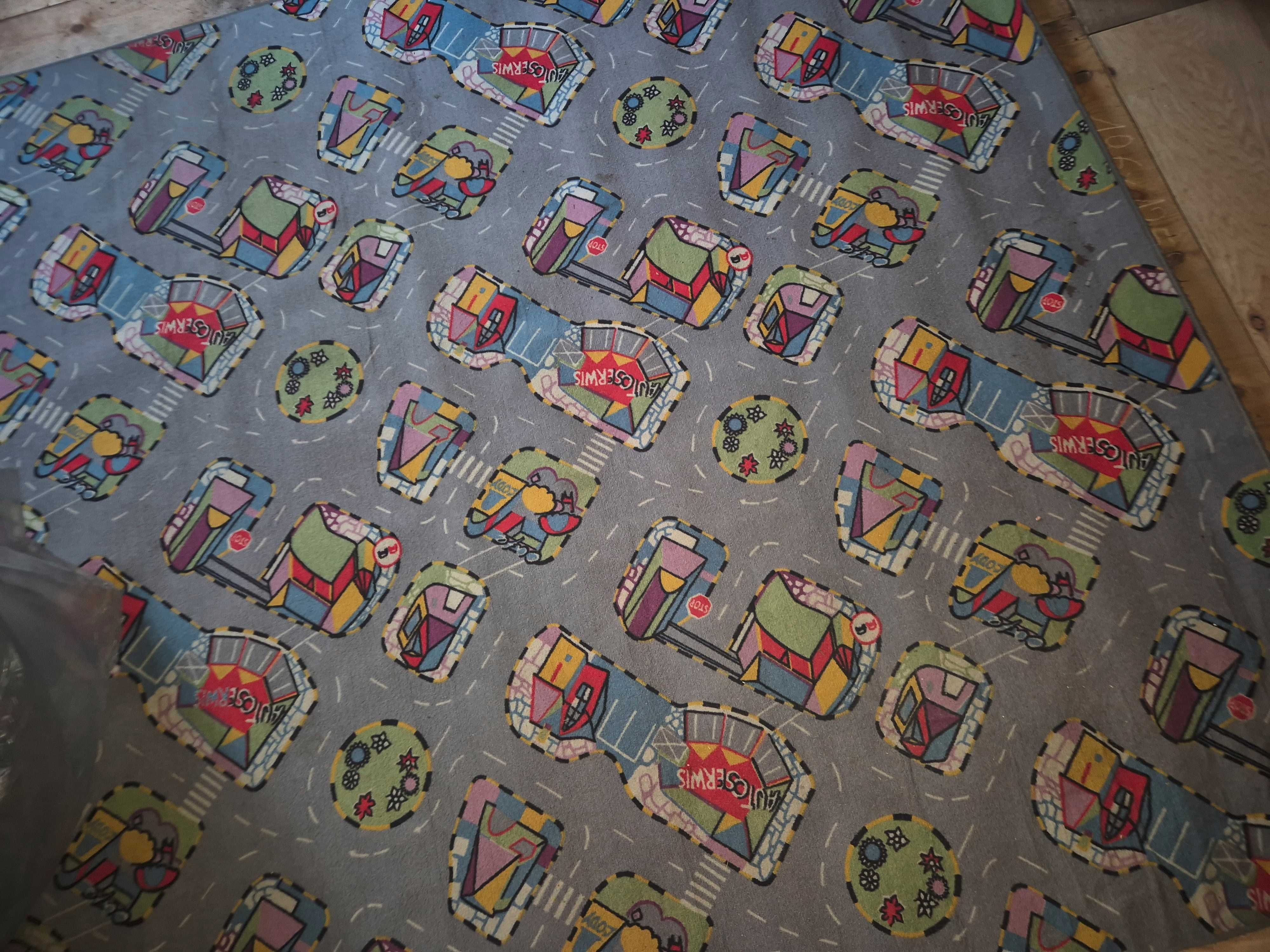 Duzy Dywan 2,80 x 3m. do pokoju dziecka
