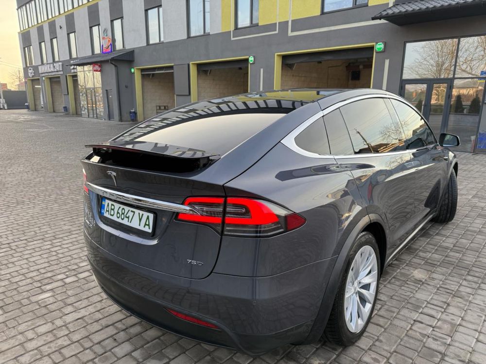 Продам Tesla Model X