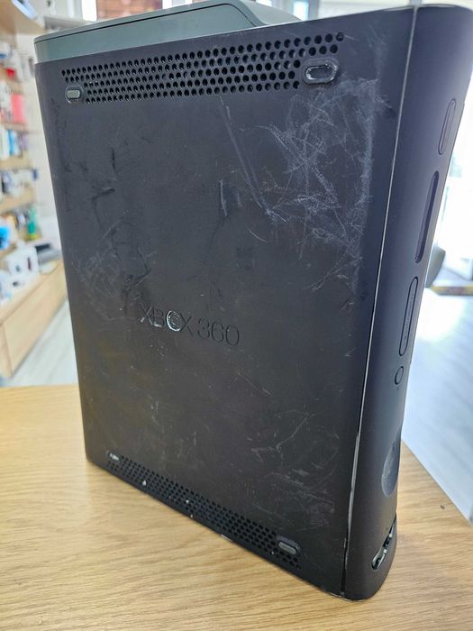 Konsola Xbox 360 z dyskiem i zasilaczem