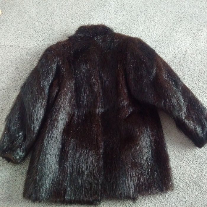 Eleganckie czarne futro