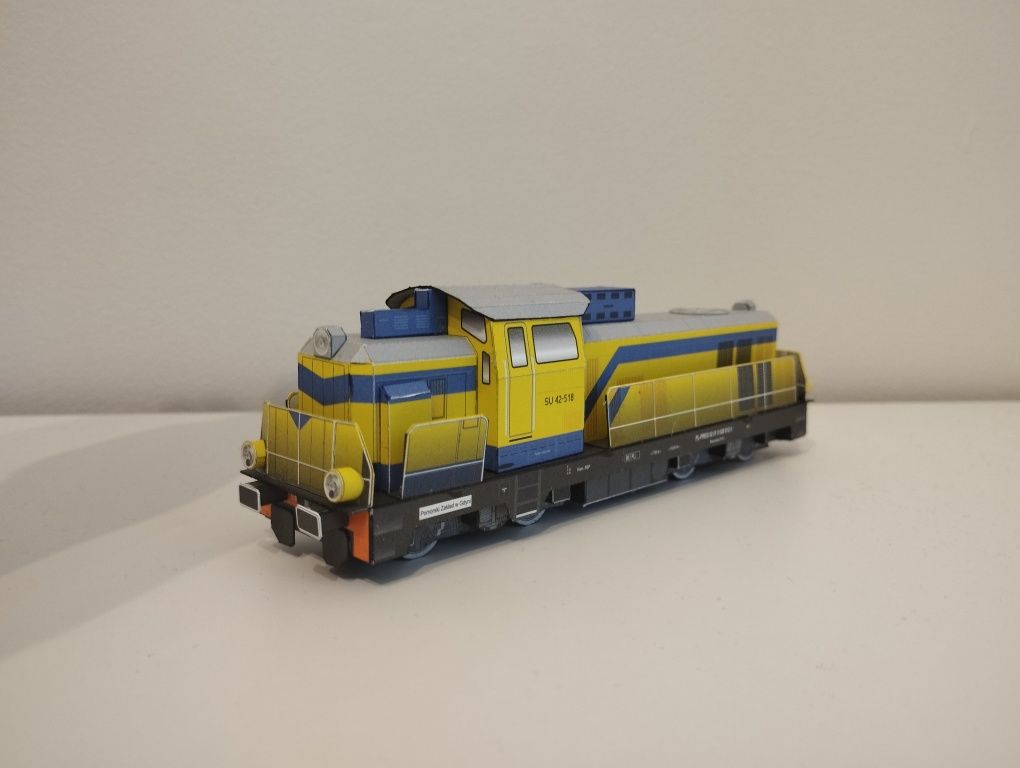 Model kartonowy  zabawka pociąg  autobus lokomotywa duża towarowa SU42