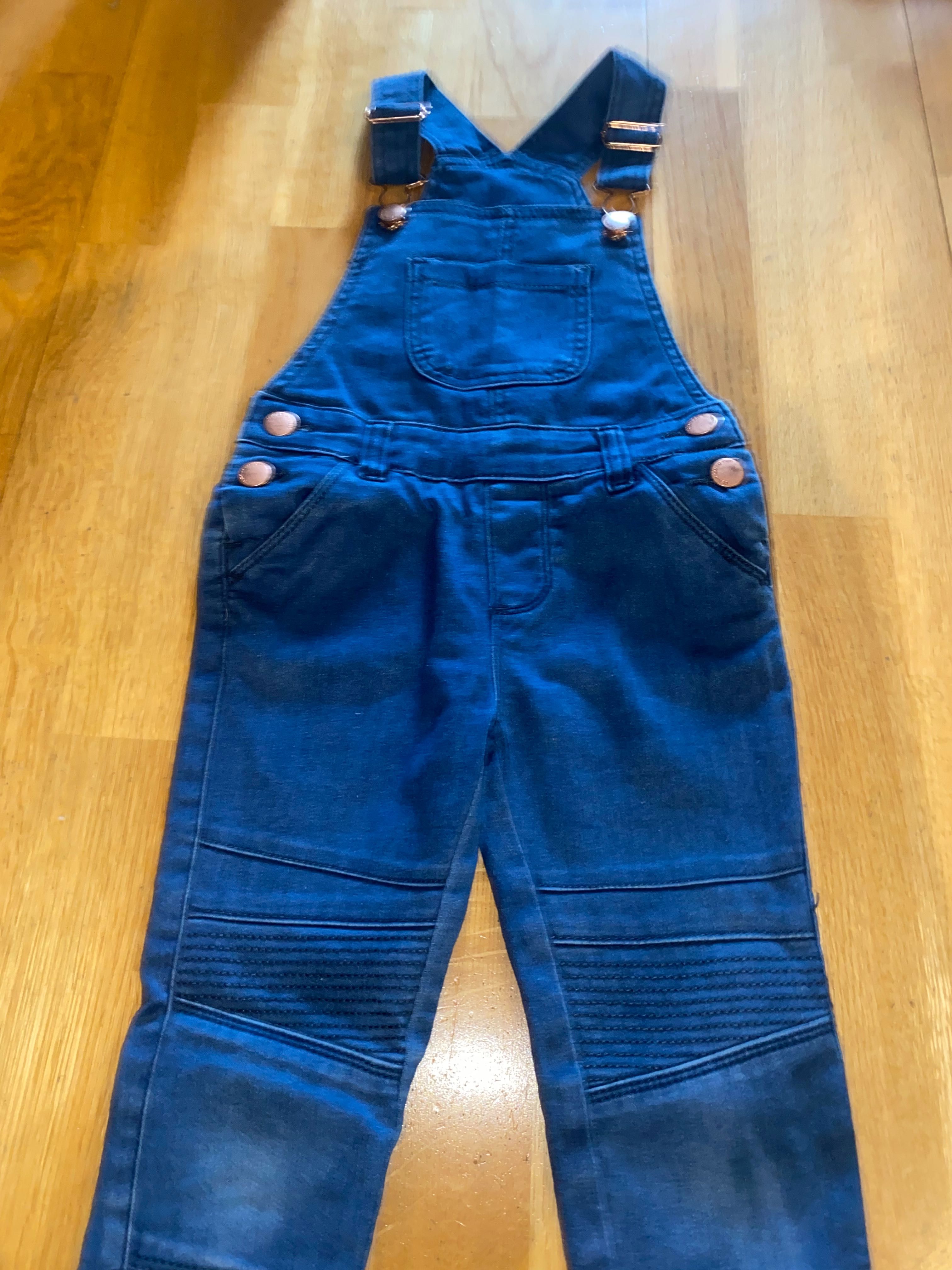 Denim Go ogrodniczki szczupłe jeansowe 110 spodnie jeansy na szelkach