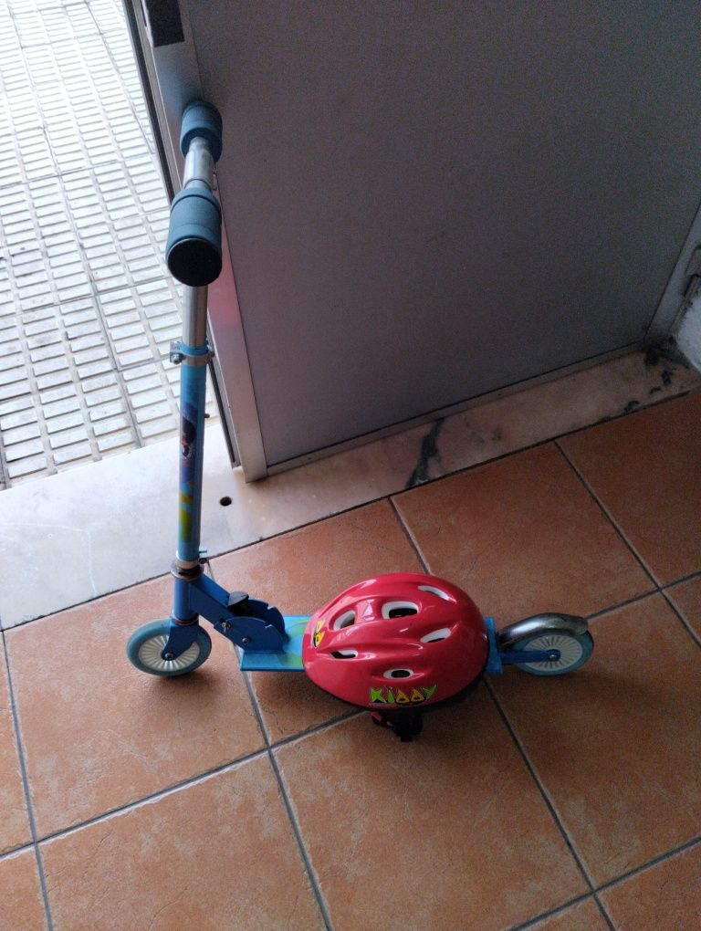 Trotinete de criança + capacete