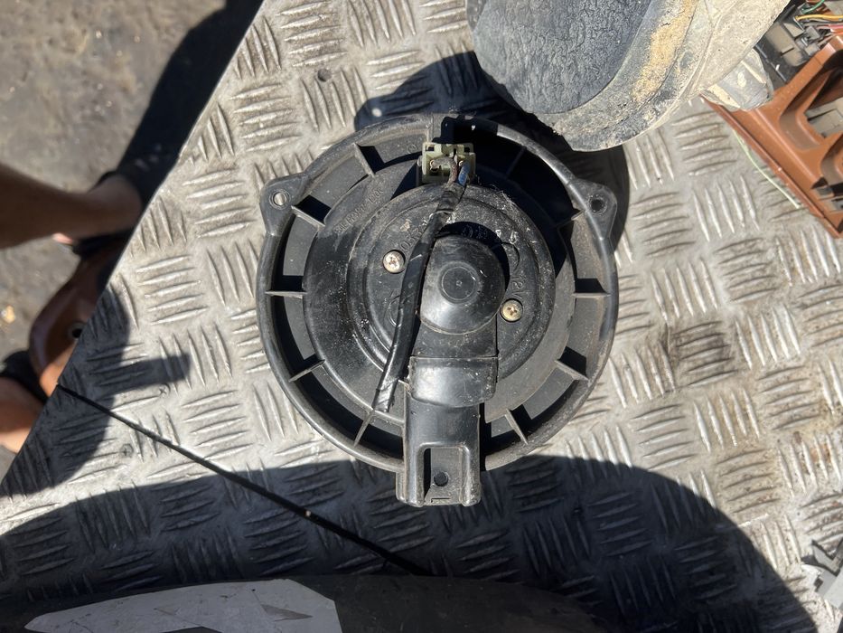 Моторчик печки  карнивал kia carnival 98год