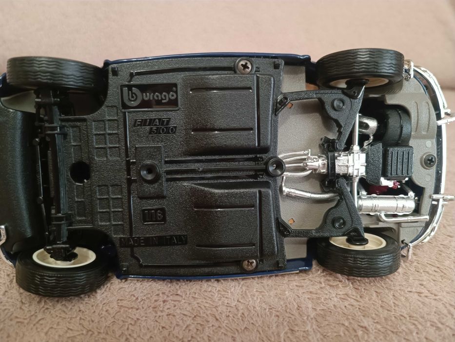 Металева модель автомобіля