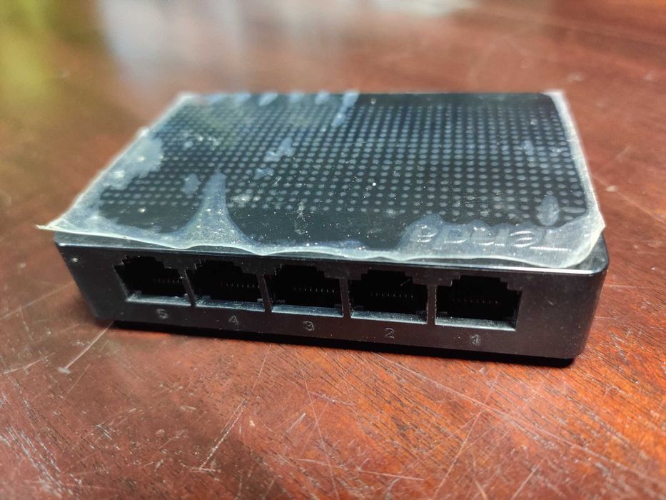 Switch Tenda 1 Gigabit / 1000 Mbps 5 portas