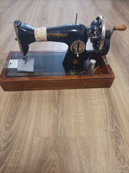 Продам швейную машину