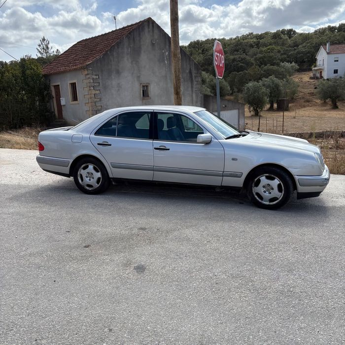 Mercedes-Benz 220