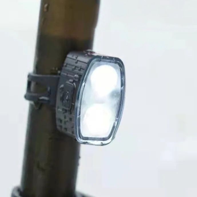 Ліхтарик з акумулятором • велосипедний ліхтар