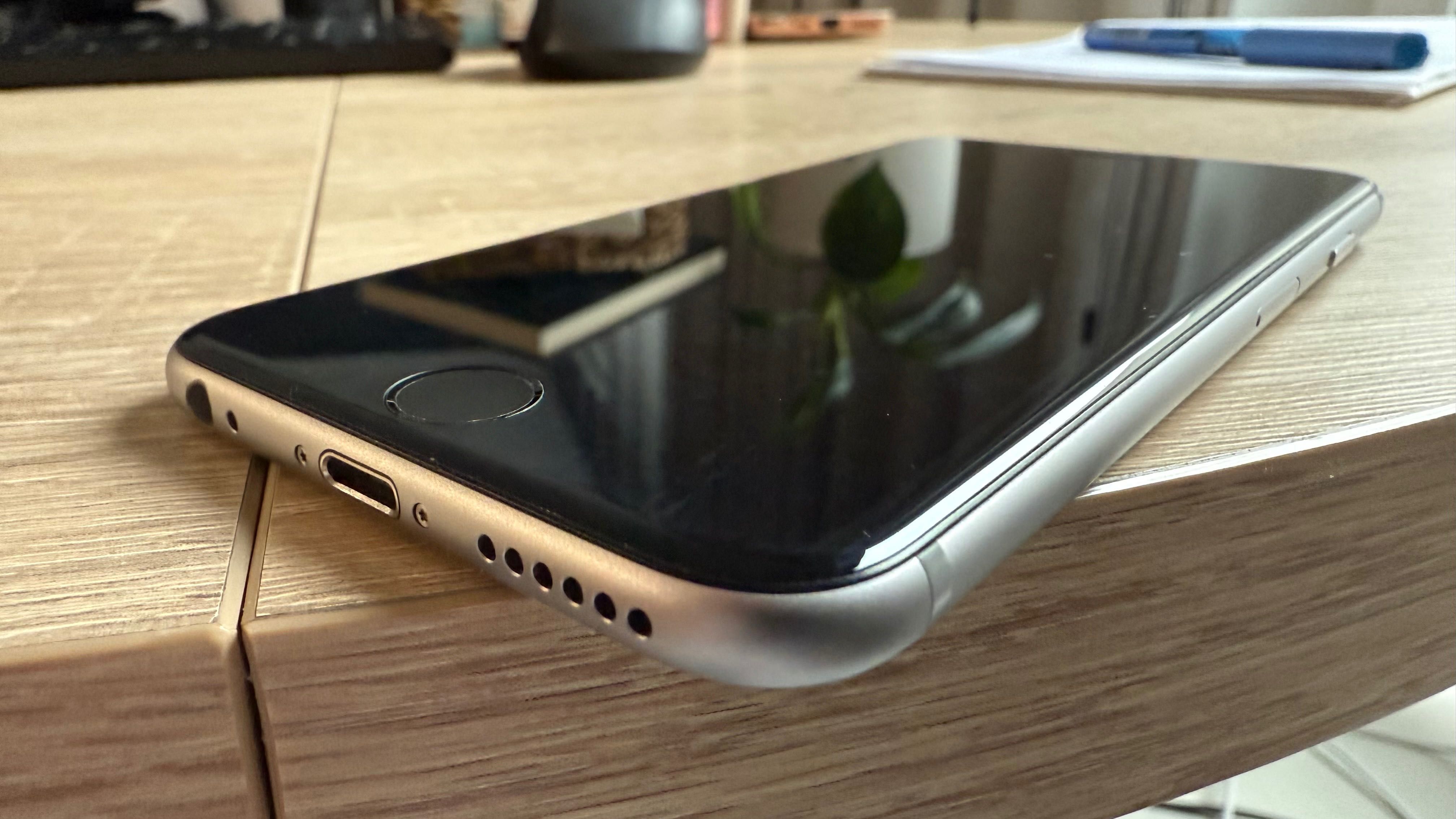 iPhone 6 32GB gwiezdna szarość