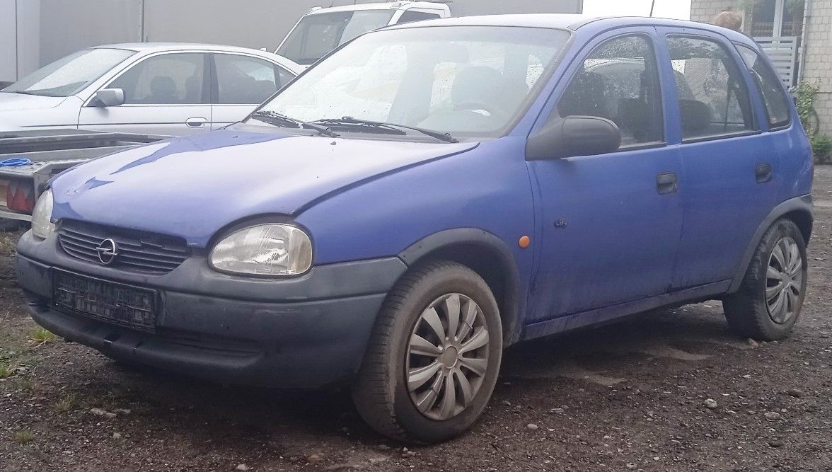 Na części Opel Corsa B 5D 1.0 silnik X10XE lak. Y285 skrzynia F13C394